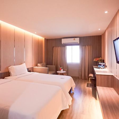 Golden City Rayong Hotel Buitenkant foto