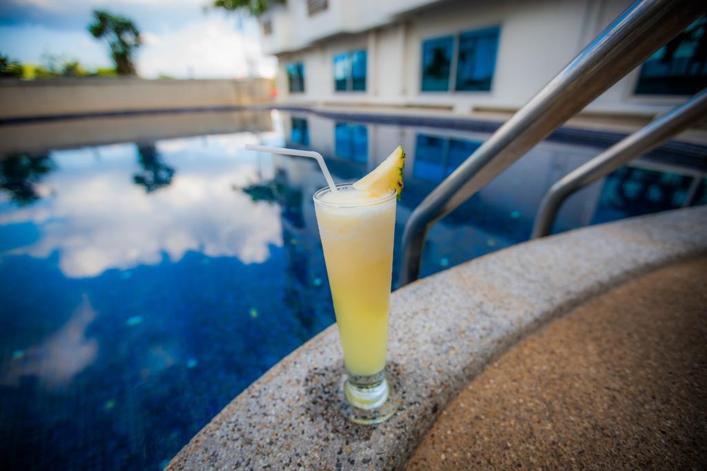 Golden City Rayong Hotel Buitenkant foto