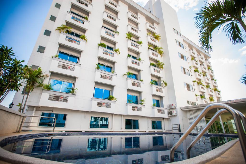 Golden City Rayong Hotel Buitenkant foto