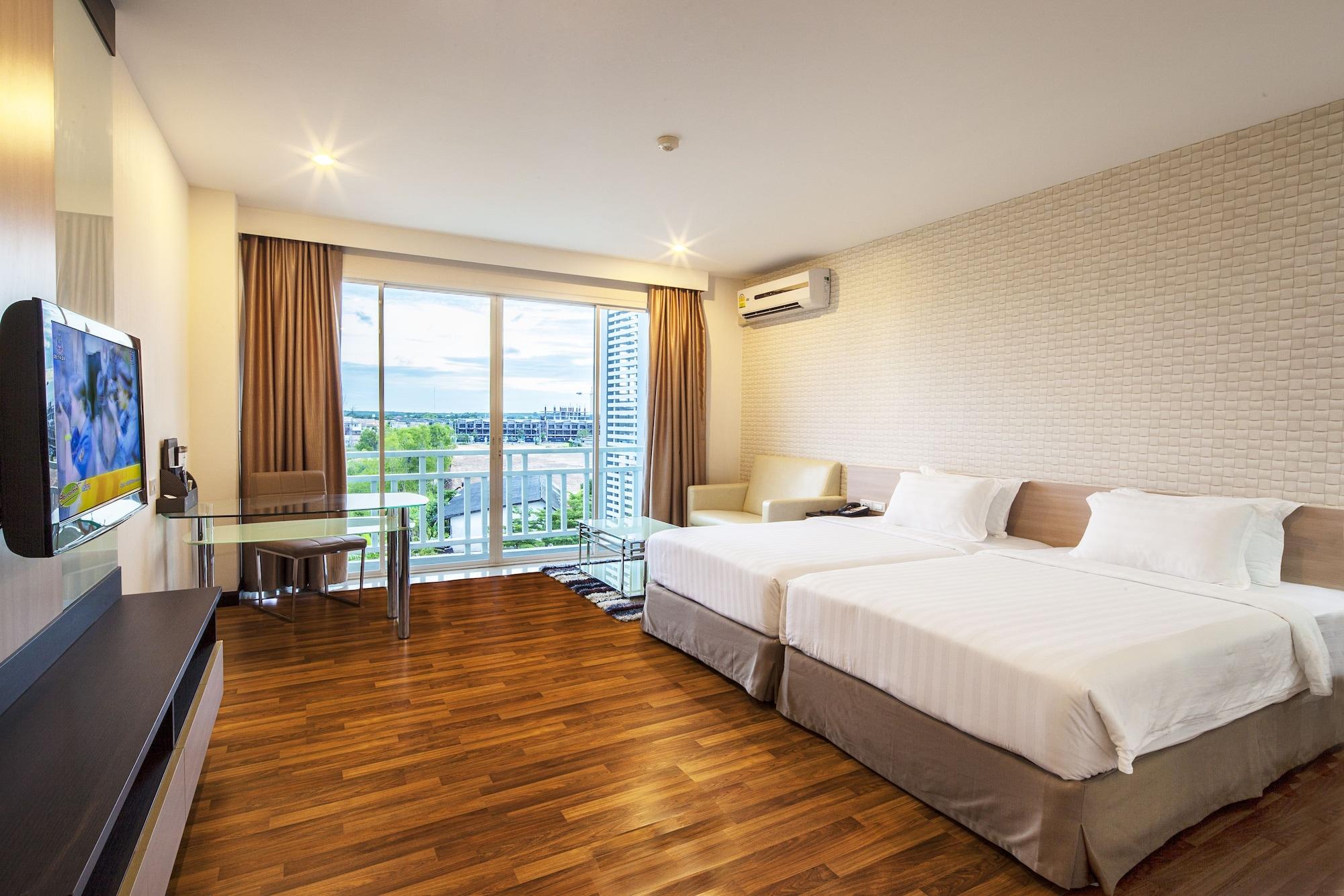Golden City Rayong Hotel Buitenkant foto