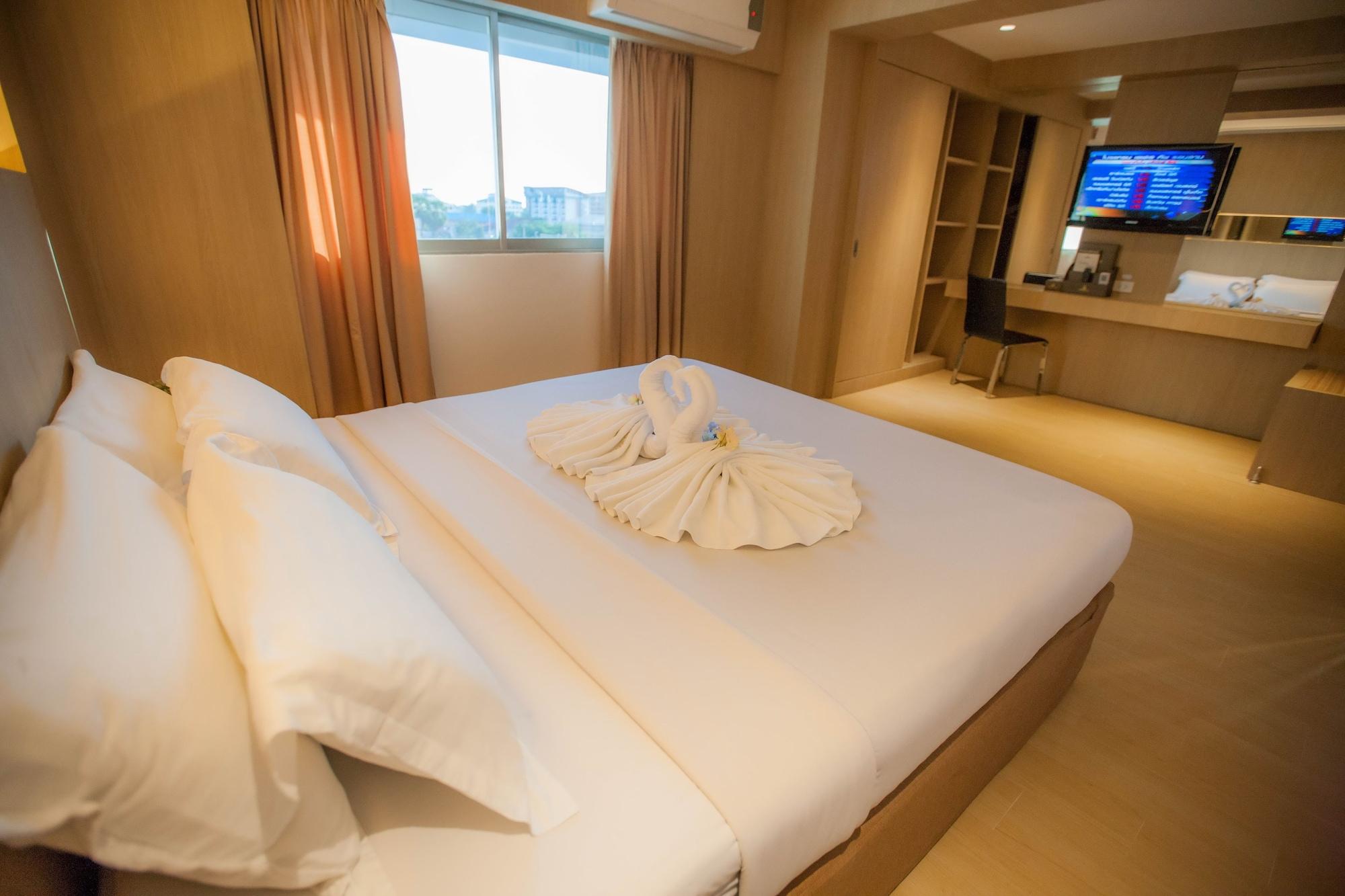 Golden City Rayong Hotel Buitenkant foto