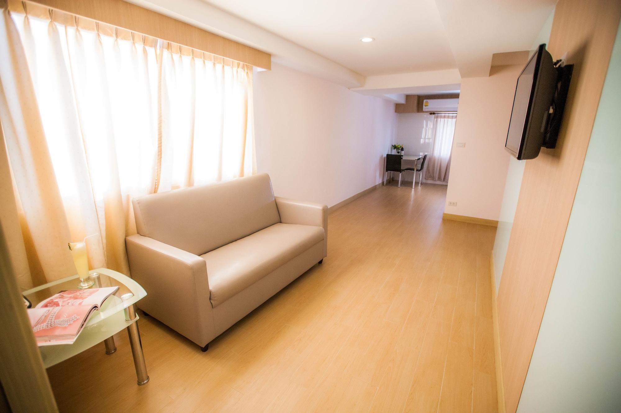 Golden City Rayong Hotel Buitenkant foto