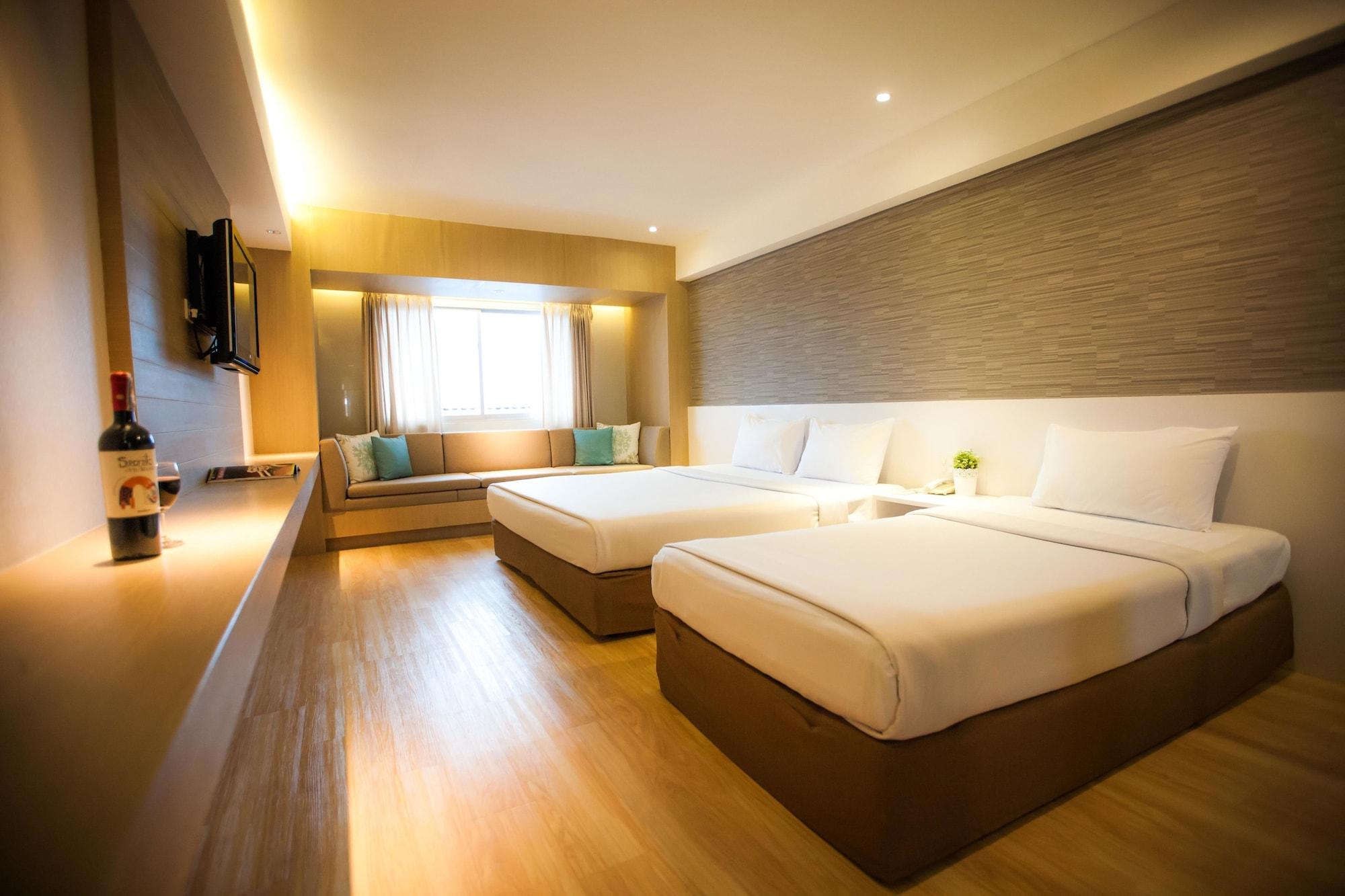 Golden City Rayong Hotel Buitenkant foto