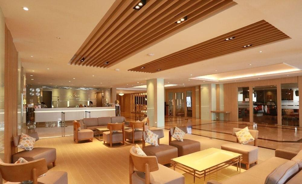 Golden City Rayong Hotel Buitenkant foto