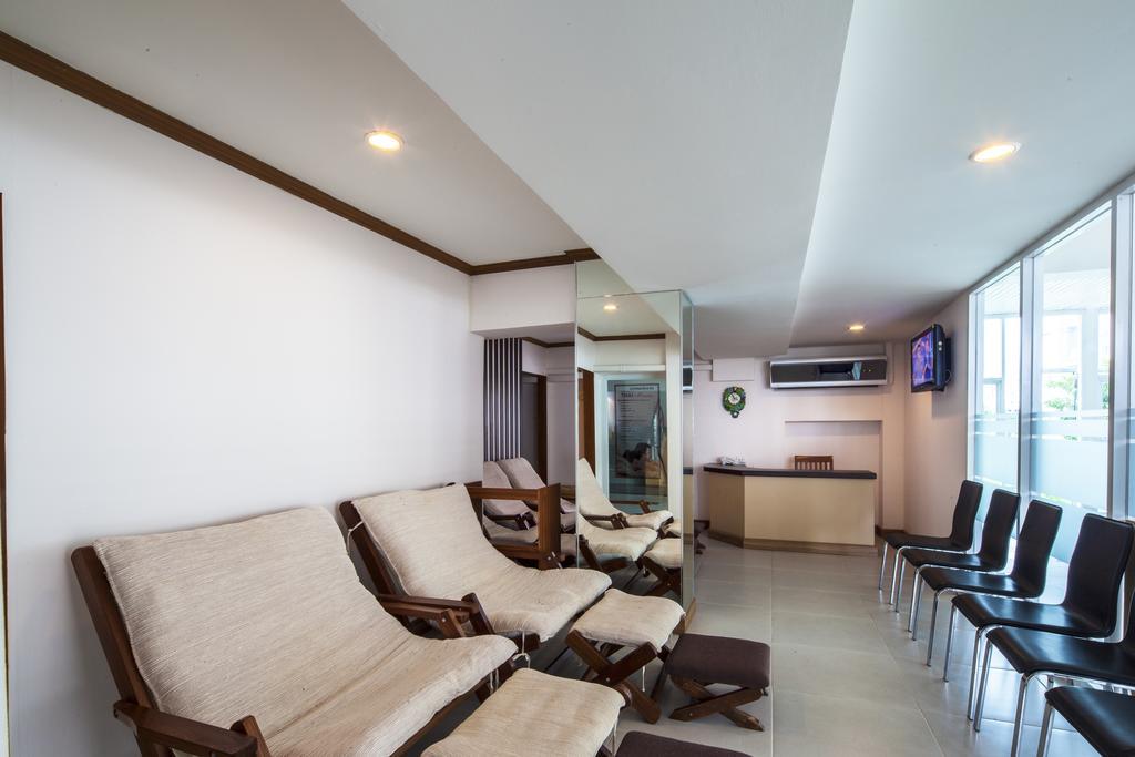 Golden City Rayong Hotel Buitenkant foto