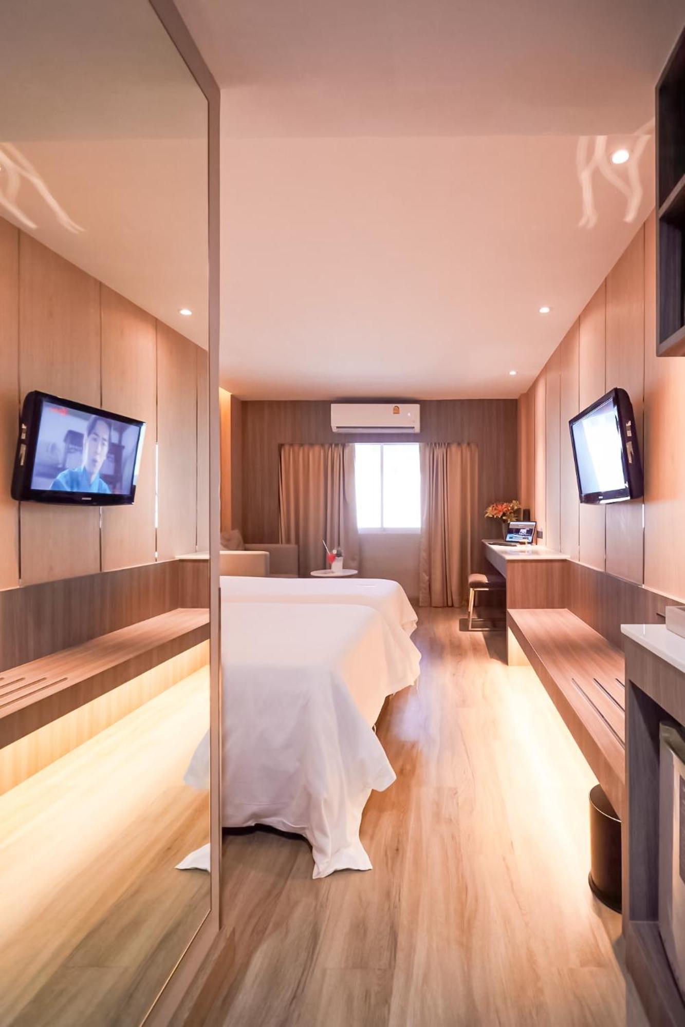 Golden City Rayong Hotel Buitenkant foto