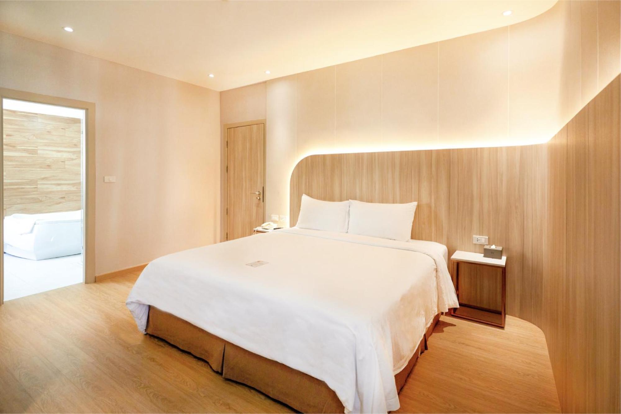 Golden City Rayong Hotel Buitenkant foto