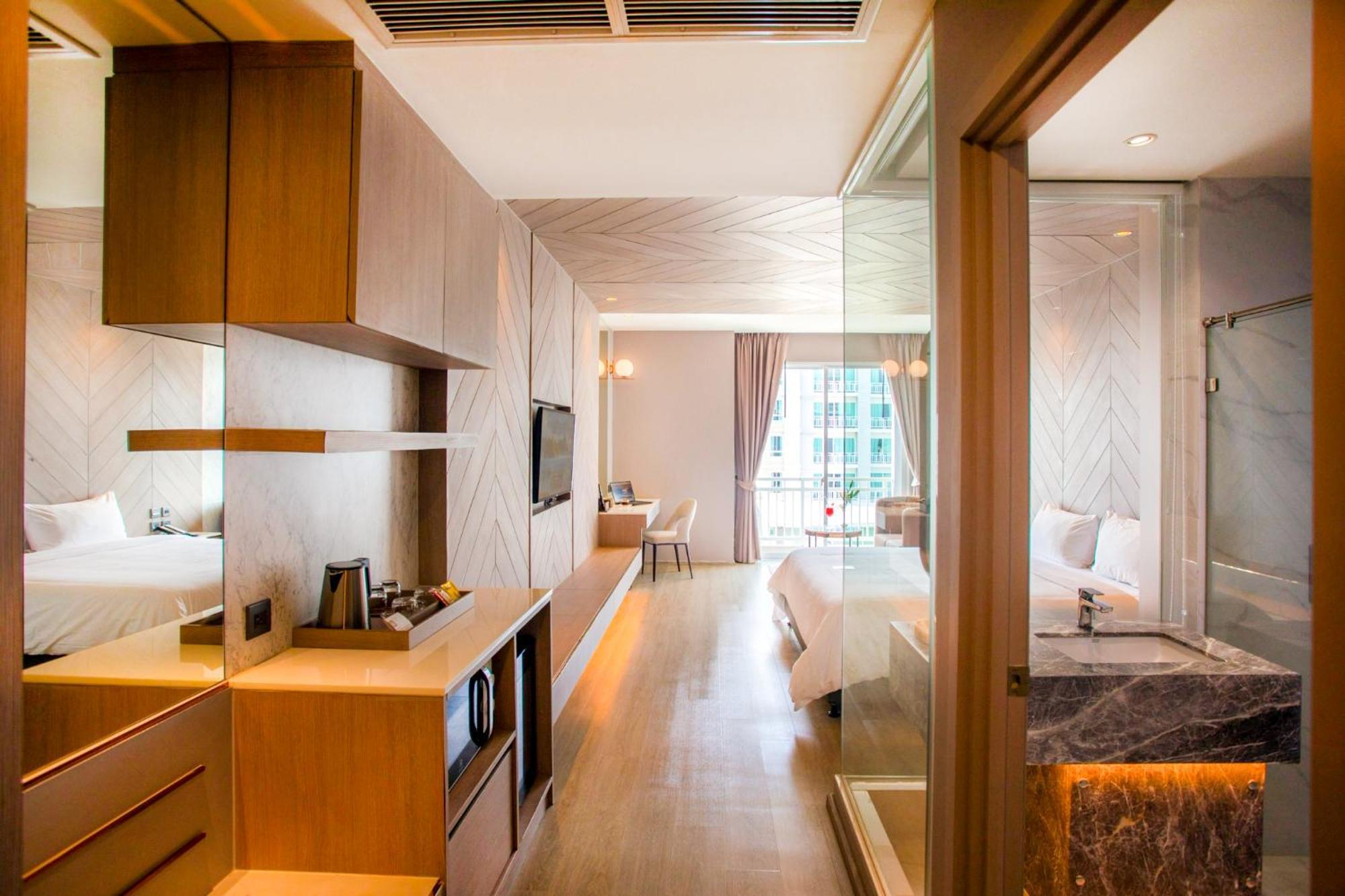 Golden City Rayong Hotel Buitenkant foto