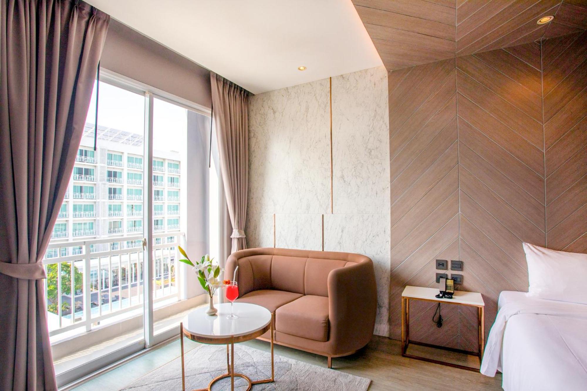 Golden City Rayong Hotel Buitenkant foto