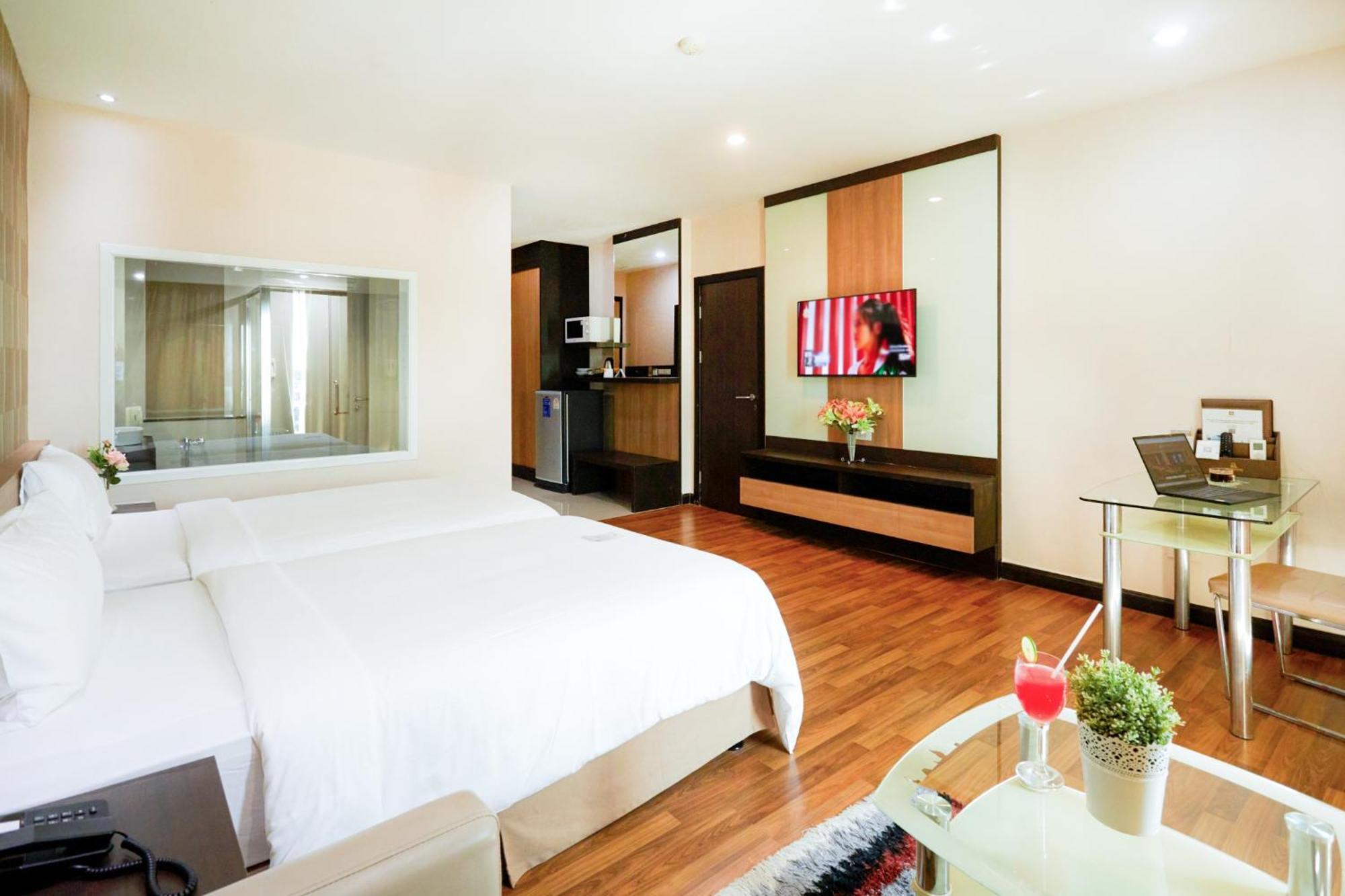 Golden City Rayong Hotel Buitenkant foto