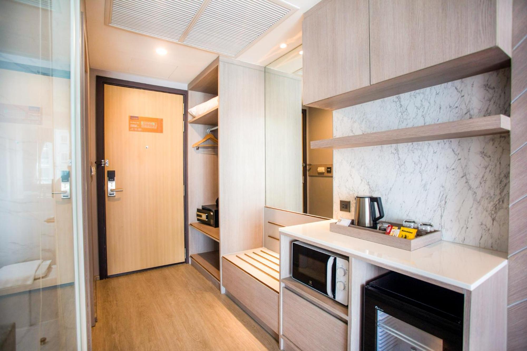 Golden City Rayong Hotel Buitenkant foto