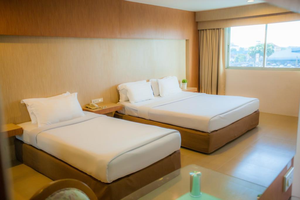 Golden City Rayong Hotel Buitenkant foto