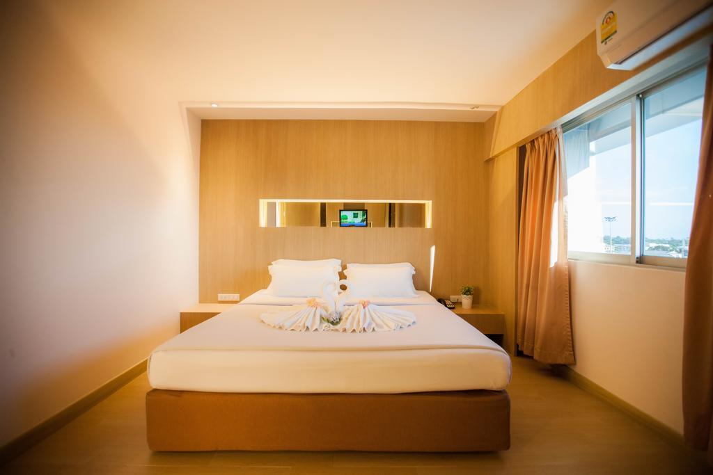 Golden City Rayong Hotel Buitenkant foto