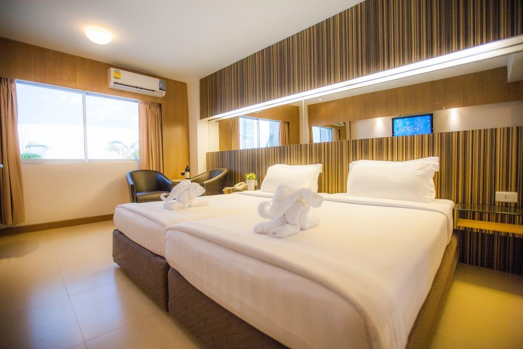 Golden City Rayong Hotel Buitenkant foto