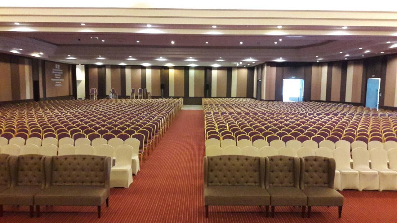 Golden City Rayong Hotel Buitenkant foto