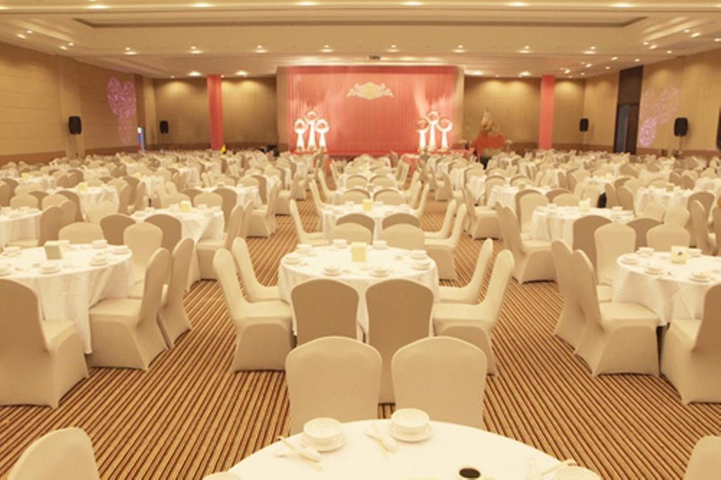Golden City Rayong Hotel Buitenkant foto